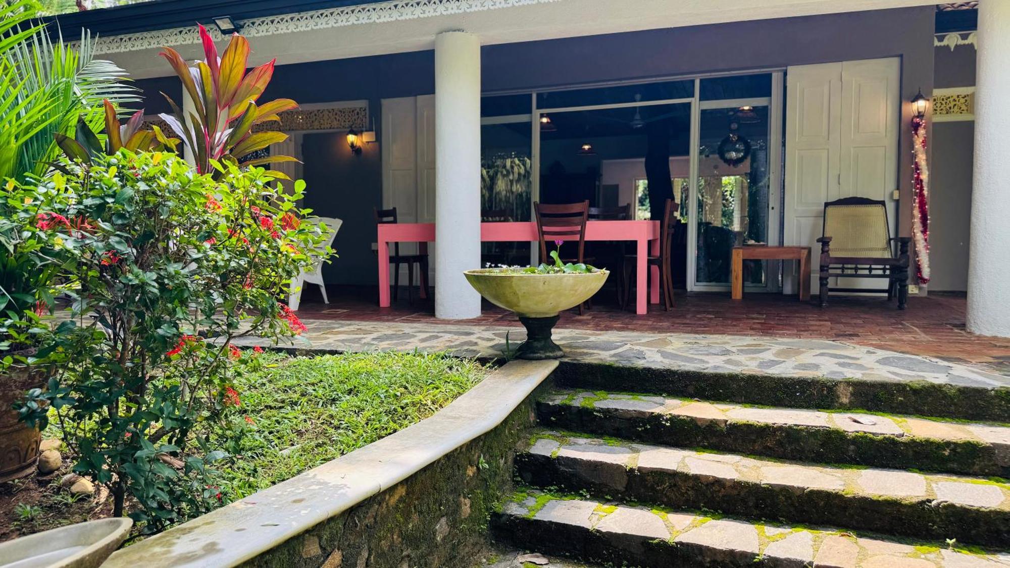 Villa Whispering House à Tangalle Extérieur photo